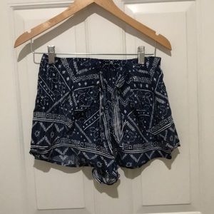 Abercrombie & Fitch Patterned flowy shorts